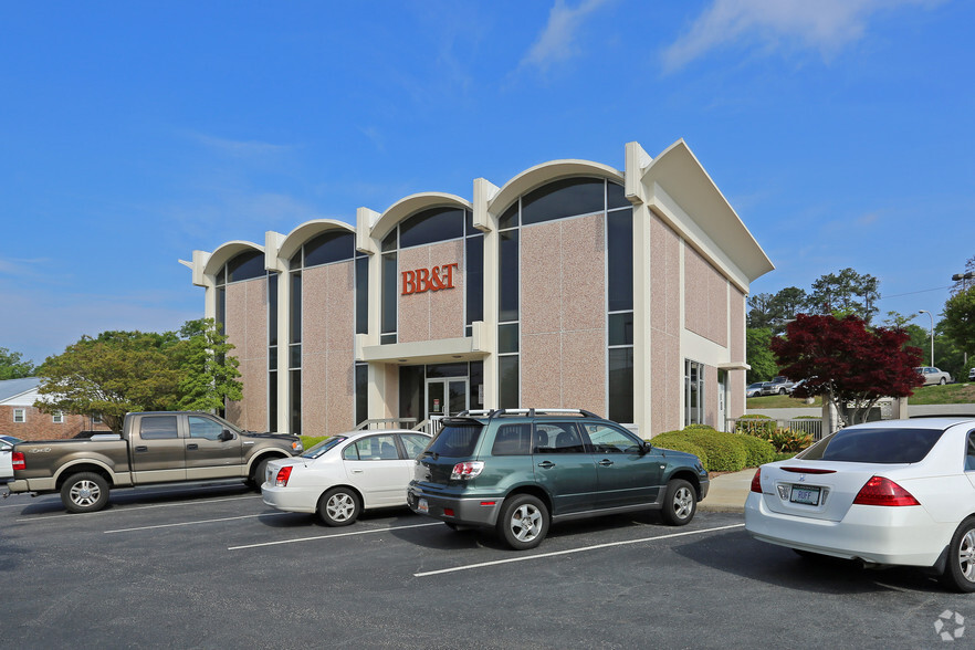 Primary Photo Of 3401 Forest Dr, Columbia Bank For Lease