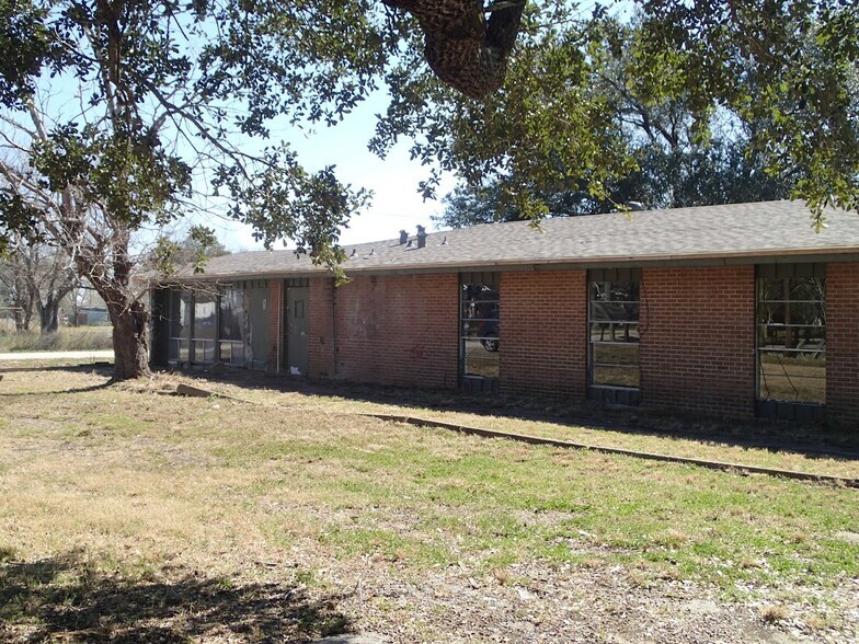 More Photos Of 1015 N Liberty St, El Campo Land For Sale