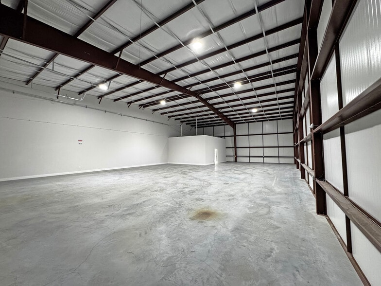 More Photos Of 80 Shelby Ln, Richmond Hill Industrial For Lease