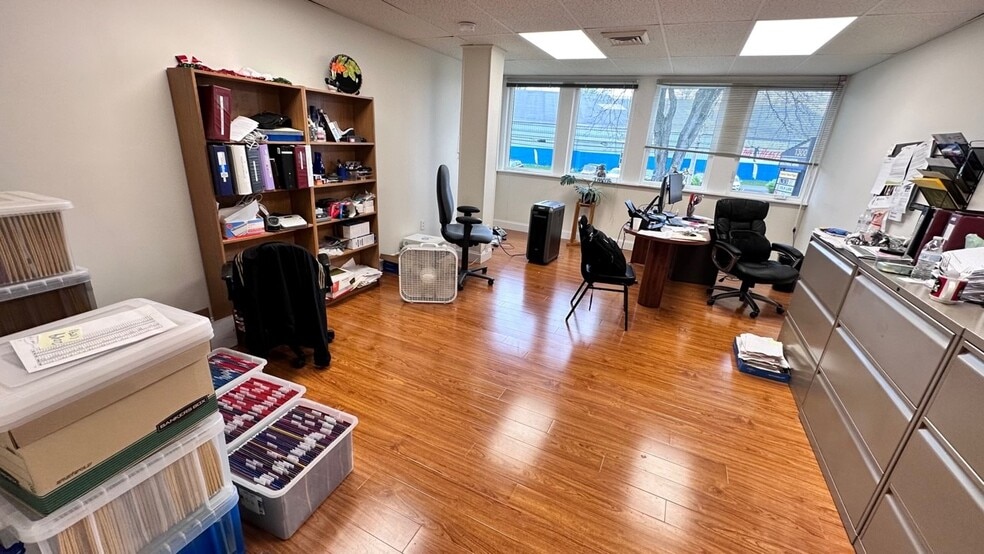 More Photos Of 1300 Industrial Blvd, Southampton Light Distribution For Sale