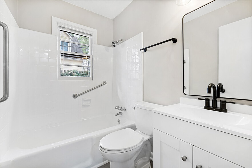 More Photos Of 109 W Poplar Ave, Carrboro Apartments For Sale