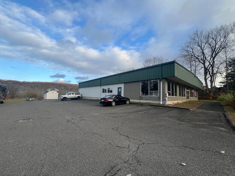 More Photos Of 571 Danbury Rd, New Milford Auto Repair For Sale