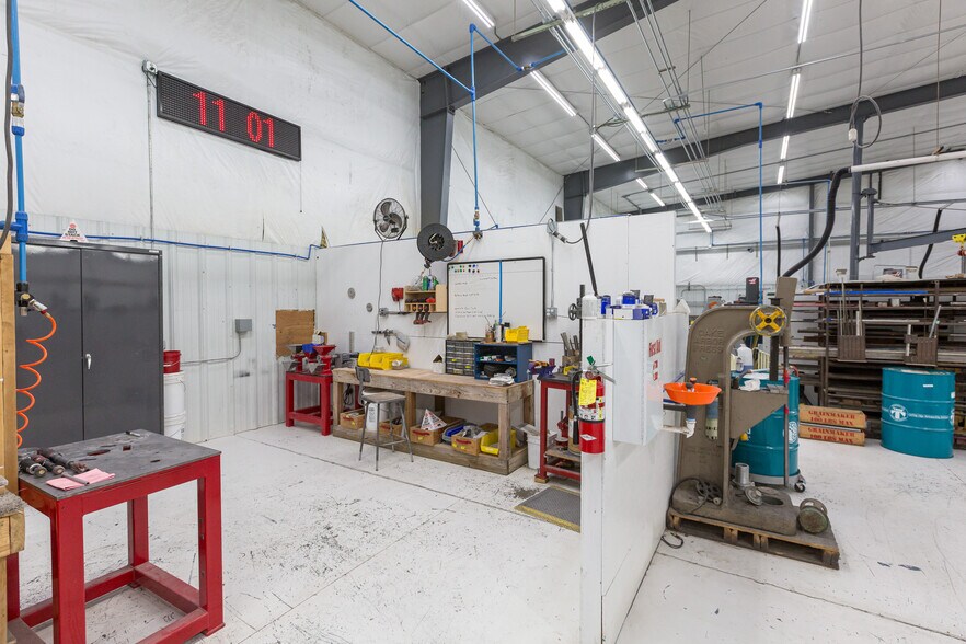 More Photos Of 497 Stevensville Airport Rd, Stevensville Warehouse For Sale