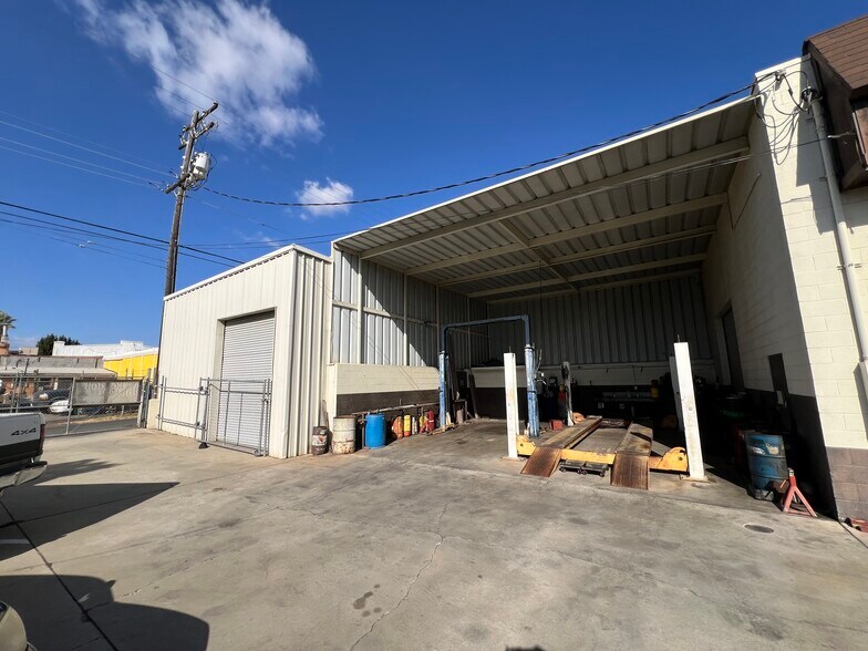 More Photos Of 729 D St, Ramona Auto Repair For Sale