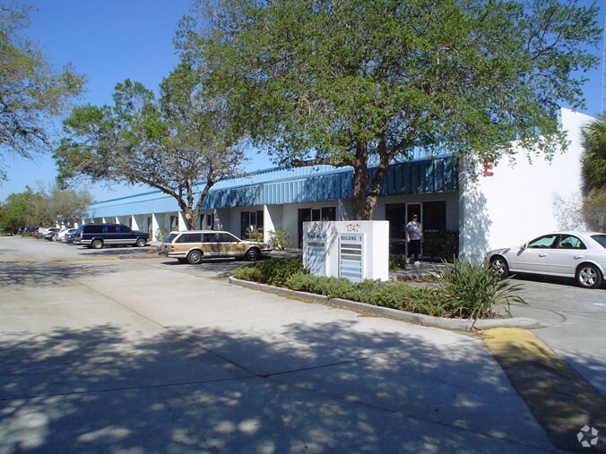 More Photos Of 1747 Independence Blvd, Sarasota Light Distribution For Lease