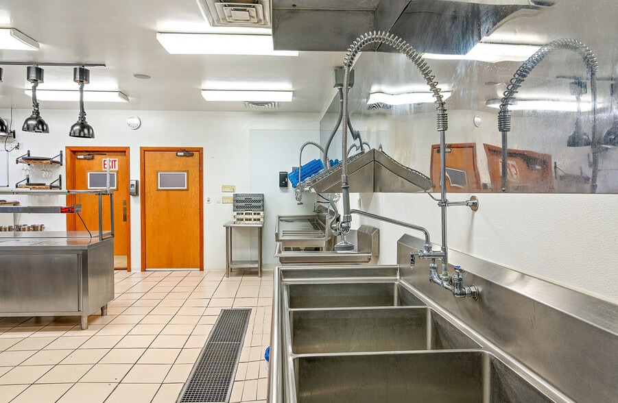 More Photos Of 7951 Hwy 35, Bigfork Restaurant For Lease