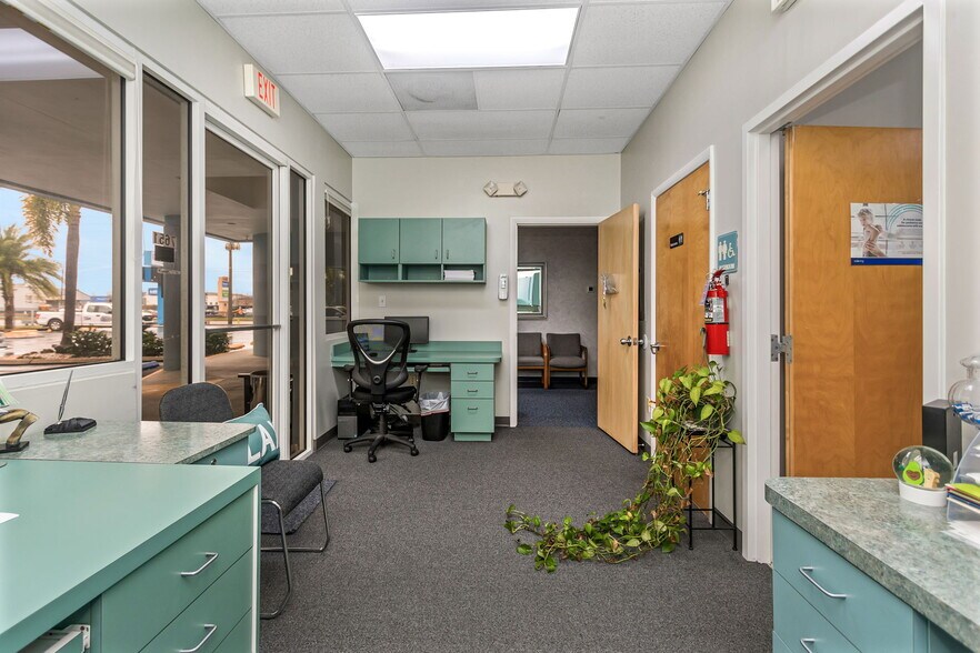 More Photos Of 7641 66th St N, Pinellas Park Medical For Sale