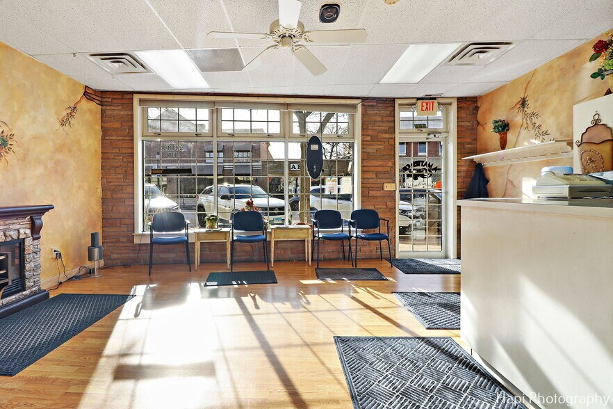 More Photos Of 132 Center St, Grayslake Storefront For Sale