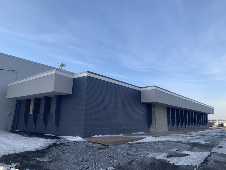 More Photos Of 1 Taylor Blvd, Mechanicsburg Manufacturing For Lease