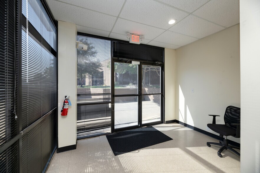 More Photos Of 1610 Corporate Ct, Irving Office For Lease
