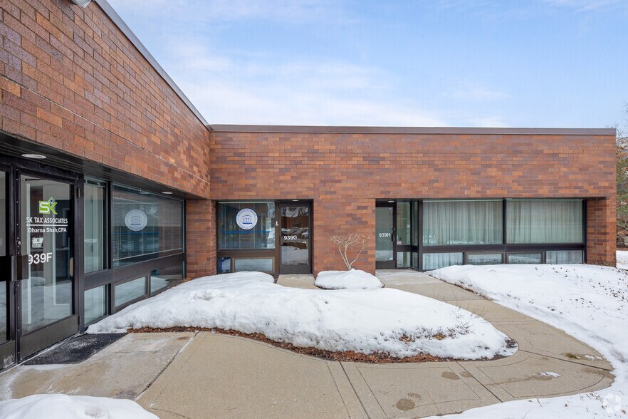More Photos Of 939 N Plum Grove Rd, Schaumburg Medical For Lease
