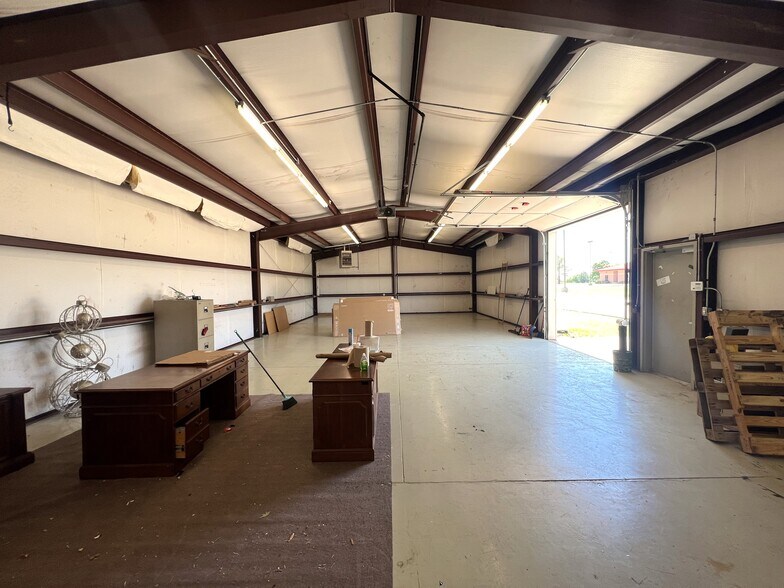 More Photos Of 4101 SE 85th St, Oklahoma City Manufacturing For Lease