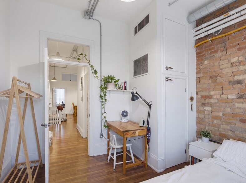 More Photos Of 183 King St E, Hamilton Storefront Retail Residential For Sale
