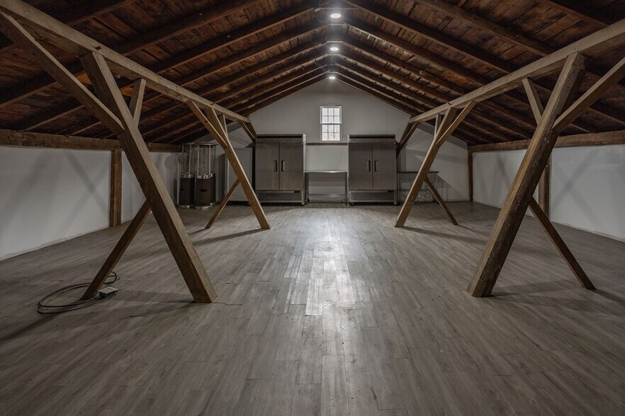 More Photos Of 211 Hanks Rd, Troy Hospitality For Sale