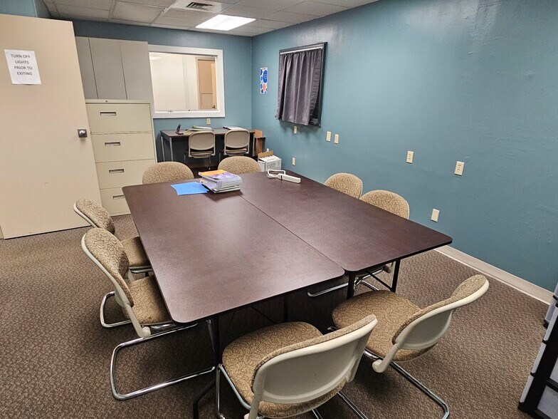 More Photos Of 97 S 4th St, Ishpeming Office For Lease