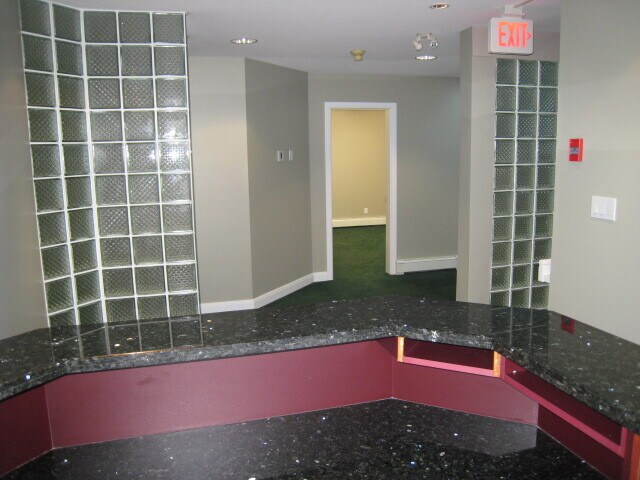 More Photos Of 1538 Foster St, White Rock Office For Lease