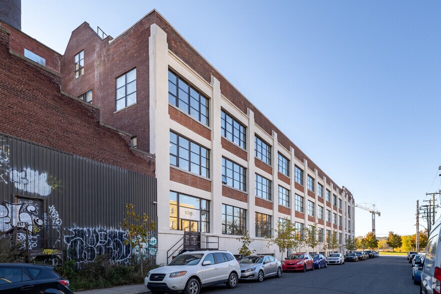 More Photos Of 3800 Rue Saint-Patrick, Montréal Showroom For Lease