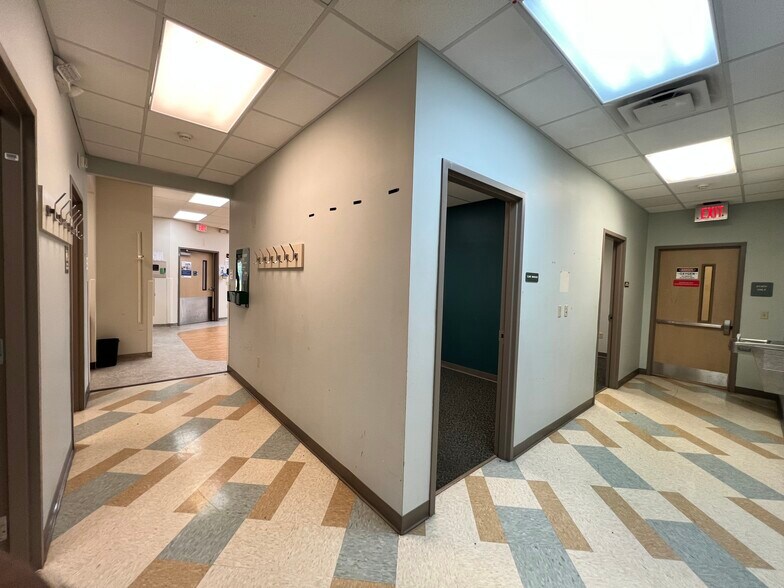 More Photos Of 923 S Broadway, Portland Medical For Sale