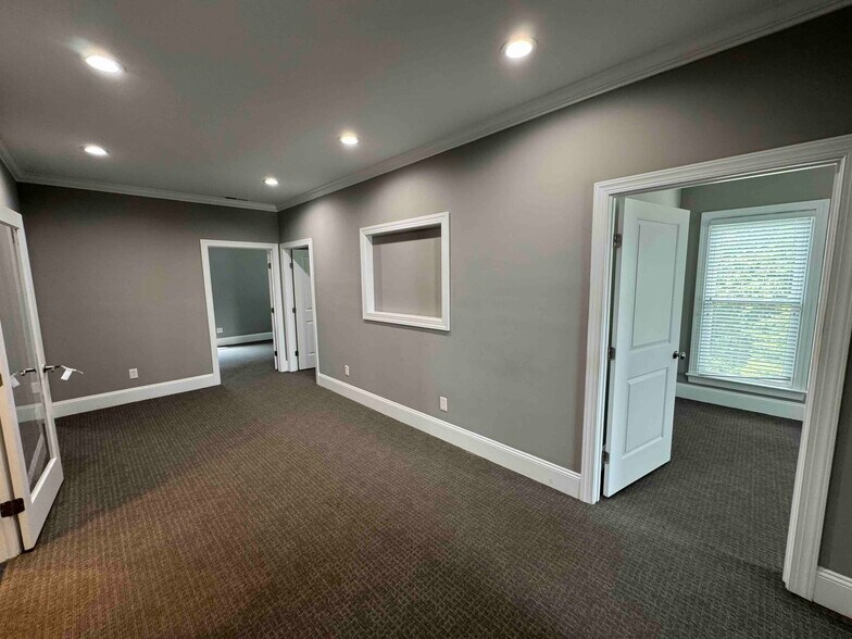 More Photos Of 2602 W Roosevelt Blvd, Monroe Loft Creative Space For Lease