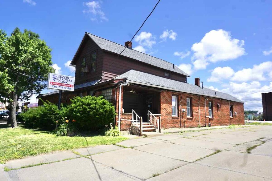 Primary Photo Of 25580 Lakeland Blvd, Euclid Veterinarian Kennel For Sale