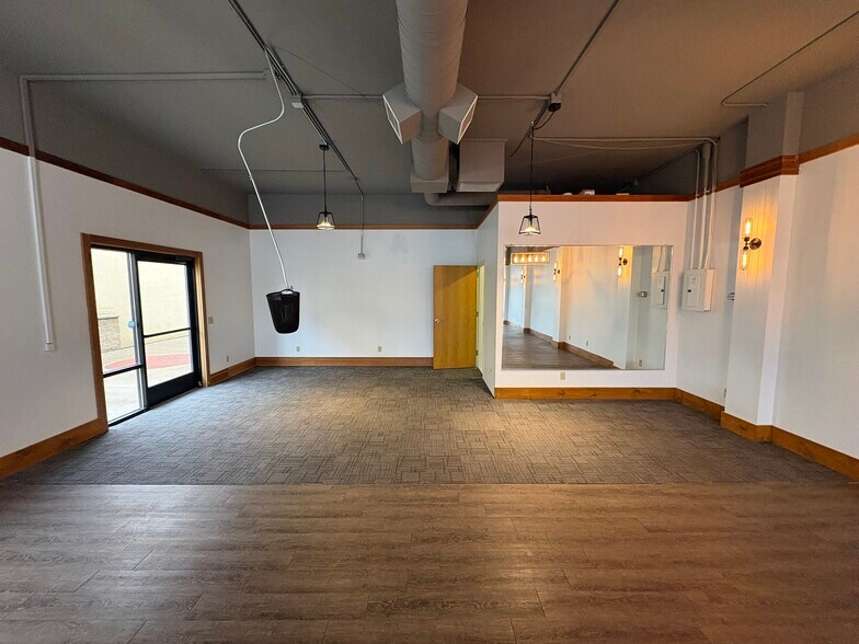 More Photos Of 35736 Allen Ave, Crosslake General Retail For Sale