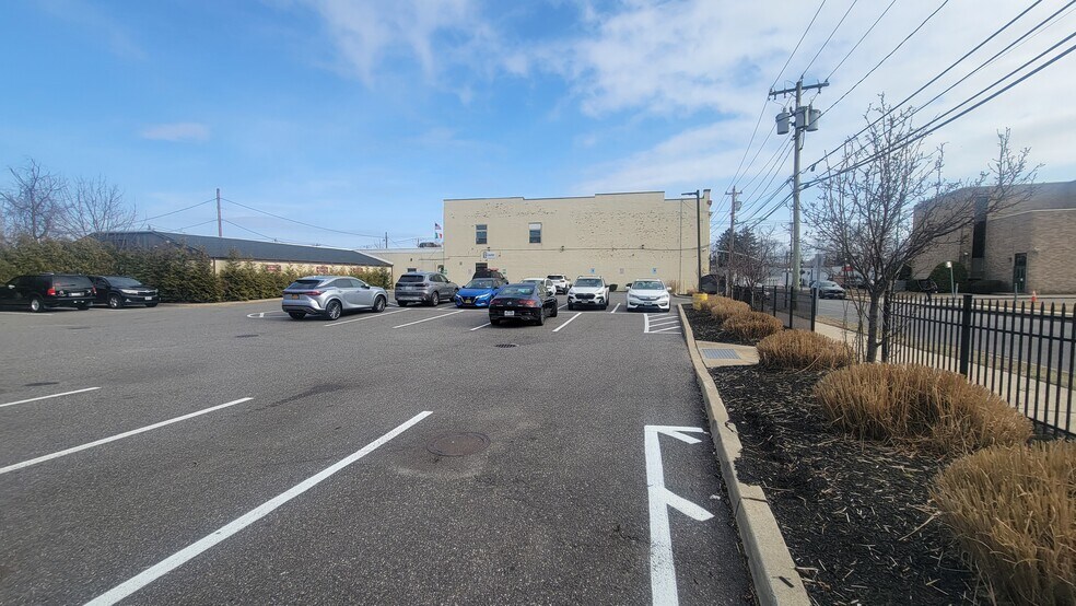 More Photos Of 5 Fifth Ave, Bay Shore Office For Lease