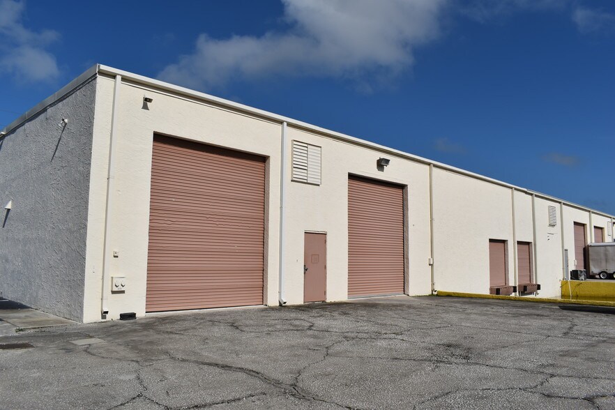 More Photos Of 12495 34th St N, Saint Petersburg Unknown For Lease