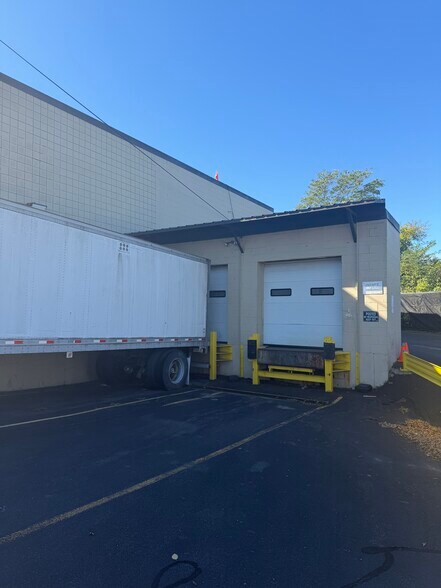 More Photos Of 239 Commercial St, Malden Research And Development For Lease