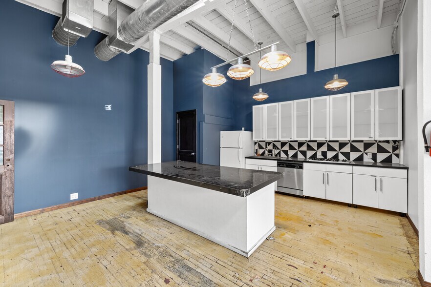 More Photos Of 1931 Bay St, Los Angeles Showroom For Lease
