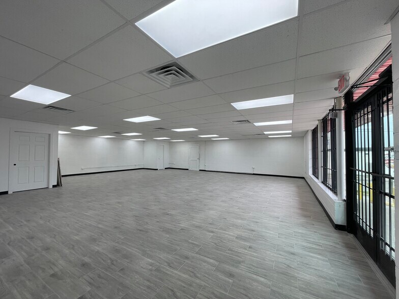 More Photos Of 3750 Hemphill St, Fort Worth Convenience Store For Lease