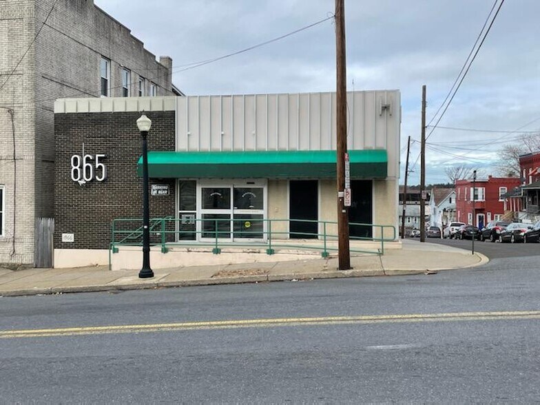 Primary Photo Of 863-865 E 4th St, Bethlehem Medical For Sale