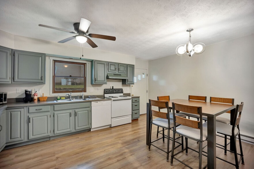 More Photos Of 319 N Elm St, Oxford Apartments For Sale