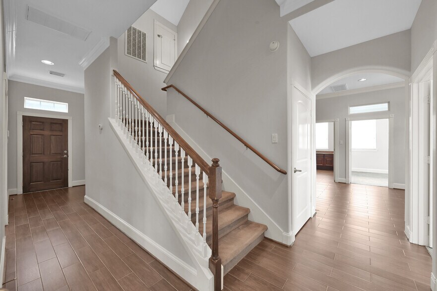 More Photos Of 25511 Budde Rd, The Woodlands Office For Lease