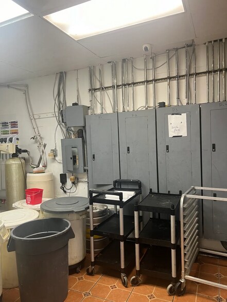 More Photos Of 637 NW 32nd St, Newcastle Restaurant For Sale