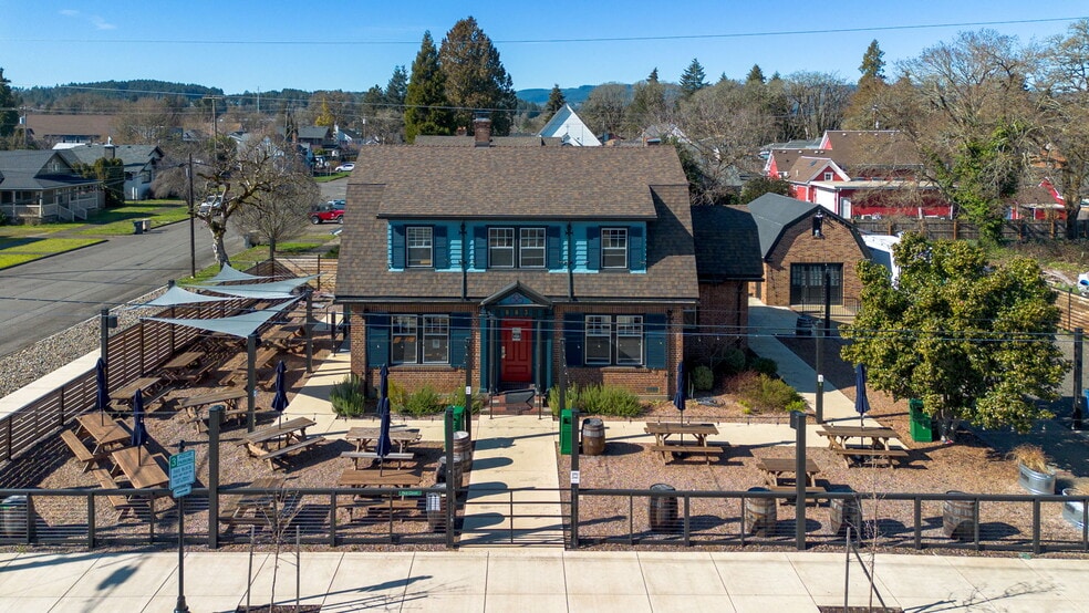 Primary Photo Of 883 SW Church St, Dallas Restaurant For Sale