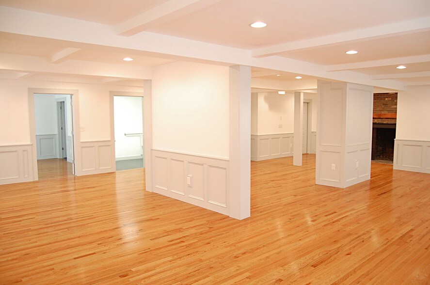 More Photos Of 389 Worcester Rd, Framingham Freestanding For Lease
