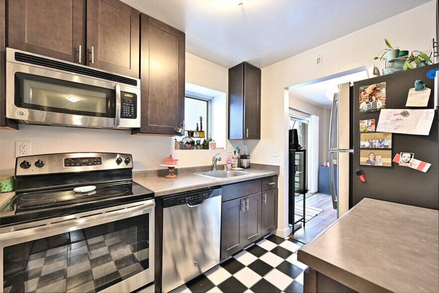 More Photos Of 1321 N Franklin Pl, Milwaukee Apartments For Sale