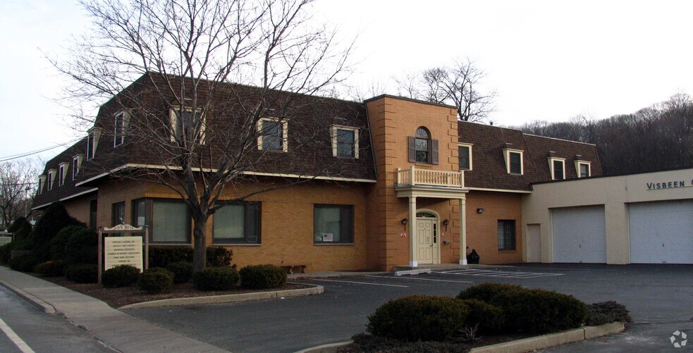 Primary Photo Of 555 Goffle Rd, Ridgewood Office For Lease