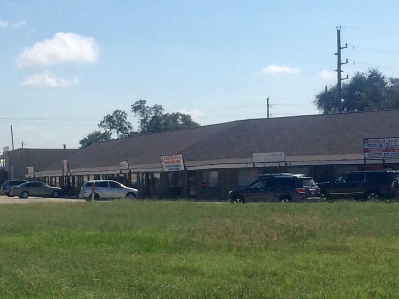 More Photos Of 418 Highway 90 W, Sealy Storefront For Lease