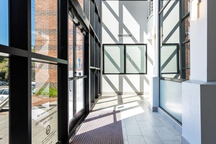 More Photos Of 9015 Mountain Ridge Dr, Austin Medical For Lease