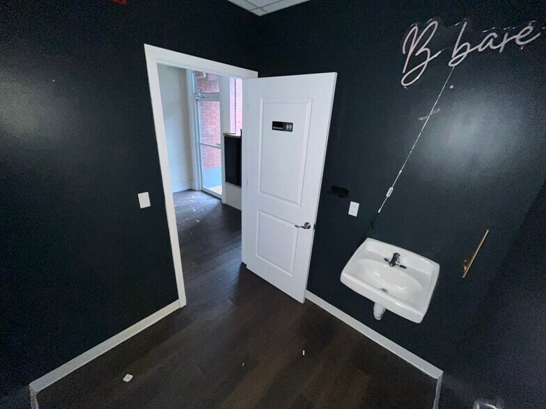 More Photos Of 62 Washington St, Middletown Office For Lease