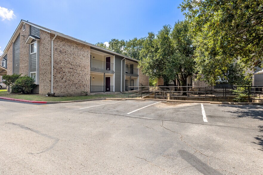 More Photos Of 1000 E University Dr, College Station Apartments For Sale