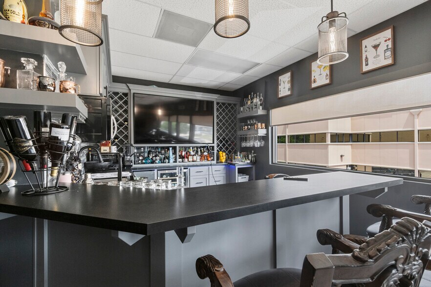 More Photos Of 25349-25351 Borough Park Dr, Spring Light Manufacturing For Sale