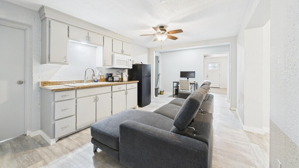 More Photos Of 2123 15th St, Lubbock Apartments For Sale