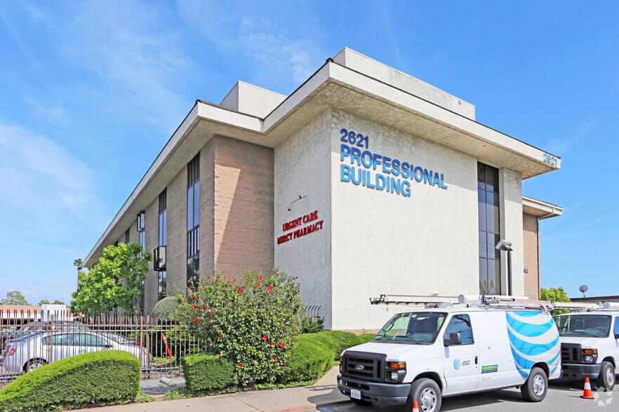 More Photos Of 2621 S Bristol St, Santa Ana Medical For Lease