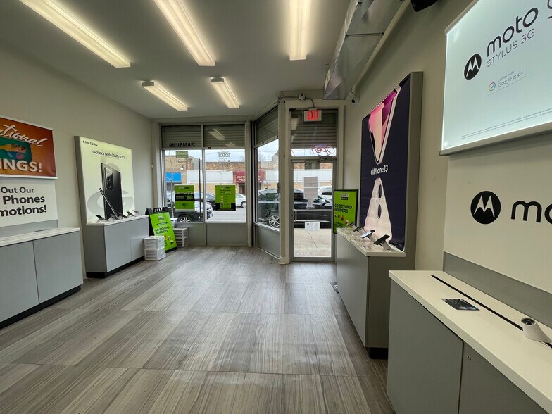 More Photos Of 5933-5945 W Division St, Chicago Storefront For Sale