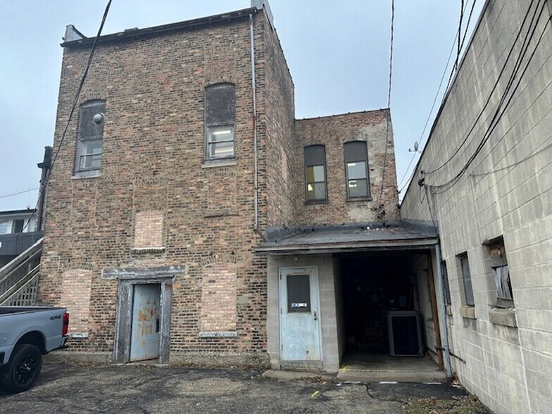 More Photos Of 117 N Main St, Crystal Lake General Retail For Sale