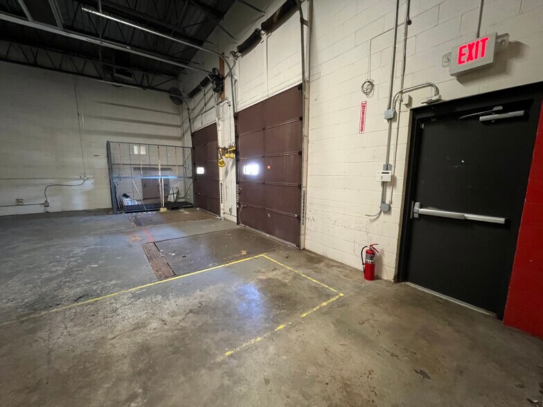 More Photos Of 2305 W Altorfer Rd, Peoria Light Manufacturing For Lease