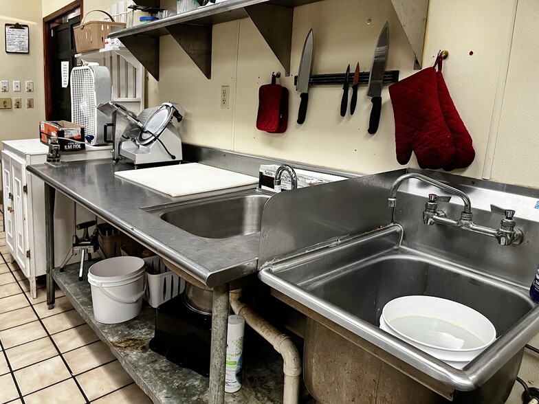 More Photos Of 32 N Dupont Hwy, Selbyville Unknown For Lease