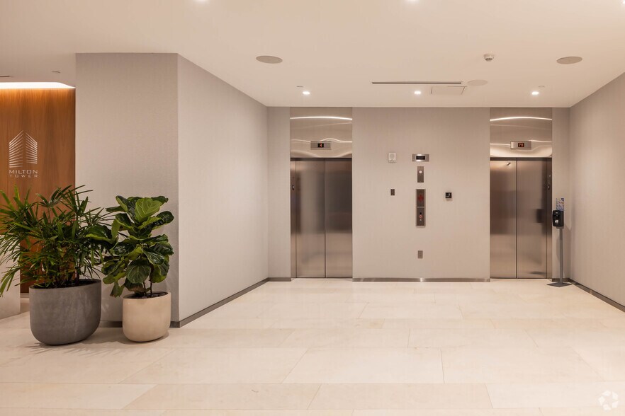 More Photos Of 16690 Collins Ave, Sunny Isles Beach Office For Lease